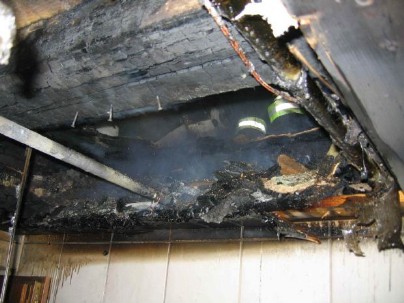 Decke unterhalb der Feuerstätte